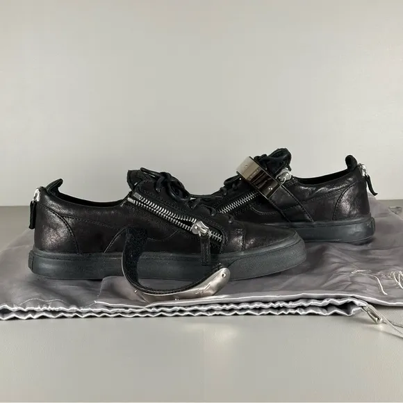 Giuseppe Zanotti Homme Single Clasp Buckle Low Top Black Leather Sneakers