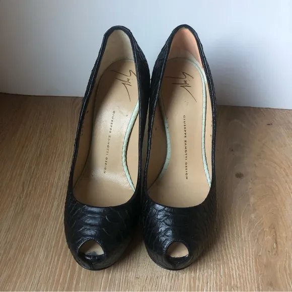 Giuseppe Zanotti snake embossed black peep toe platform shoes size 36//6…