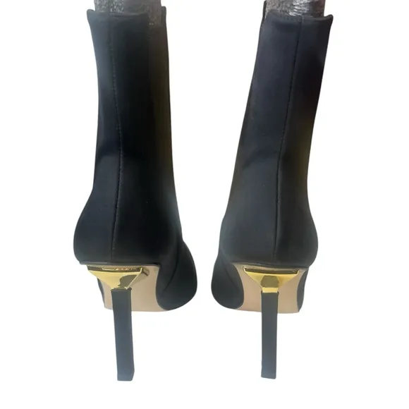 Good‎ American Black Heeled Boots Sleek Design