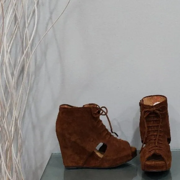💋GORGEOUS VTG BOHO CHIC💋 Mary Roks Perforated Suede Wedge Bootie in Cognac
