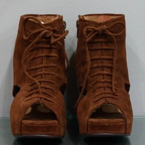 💋GORGEOUS VTG BOHO CHIC💋 Mary Roks Perforated Suede Wedge Bootie in Cognac