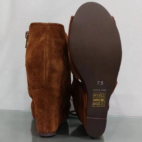 💋GORGEOUS VTG BOHO CHIC💋 Mary Roks Perforated Suede Wedge Bootie in Cognac