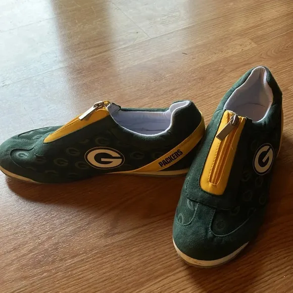 Green Bay Packers Logo-Pattern Zipper Canvas Sneakers.  Women’s Size 10.