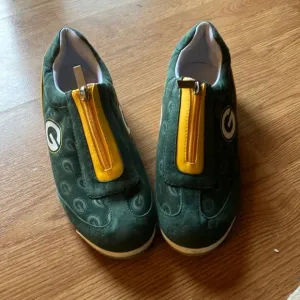 Green Bay Packers Logo-Pattern Zipper Canvas Sneakers.  Women’s Size 10.