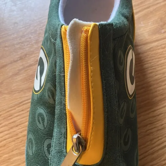 Green Bay Packers Logo-Pattern Zipper Canvas Sneakers.  Women’s Size 10.