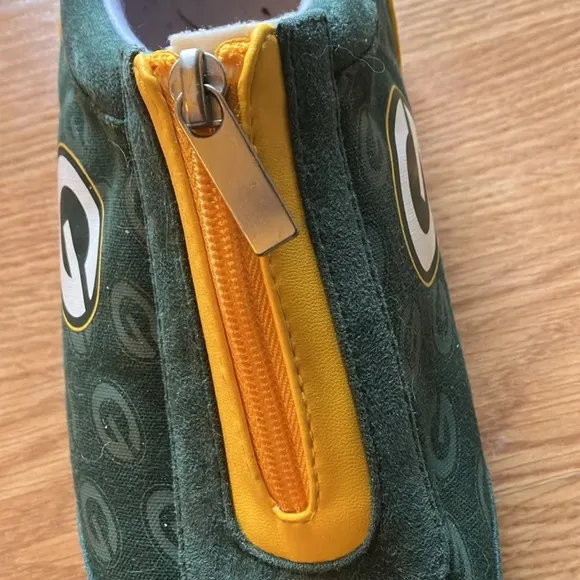 Green Bay Packers Logo-Pattern Zipper Canvas Sneakers.  Women’s Size 10.