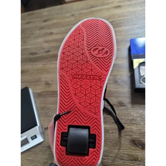 Hello Kitty Heelys Pro 20 Womens 8 Black White Red Shoes