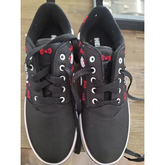 Hello Kitty Heelys Pro 20 Womens 8 Black White Red Shoes