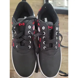 Hello Kitty Heelys Pro 20 Womens 8 Black White Red Shoes