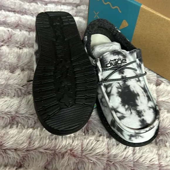 Hey Dude Wally youth shoes size 3