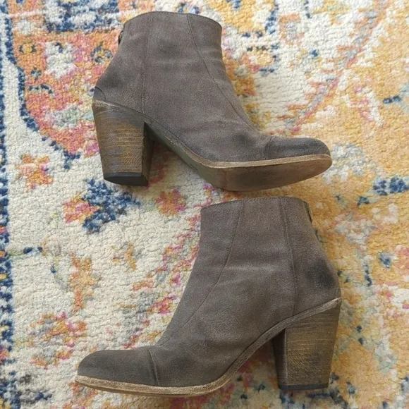 Hoss Intropia Classic Suede Leather Round Toe Block Heel Ankle Booties Gray 38