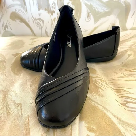 HOTTER London Black Robyn II Leather Casual Slip On Shoes US Size 7 NIB