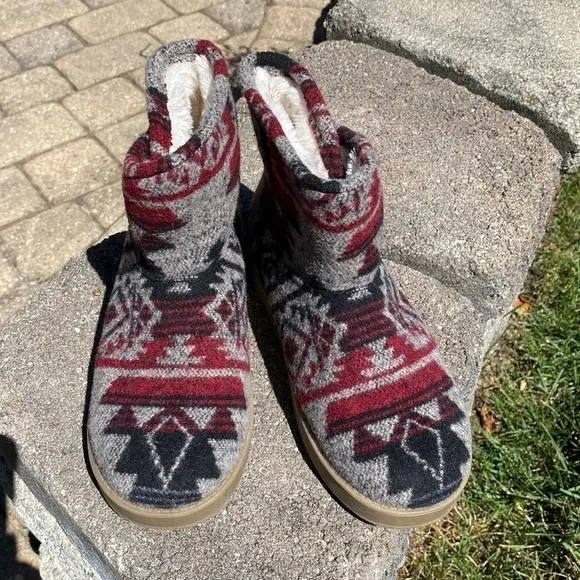 INDIGO RD.~WOMENS~ASHLEY~FAUX FUR~CLOSED TOE/ANKLE~FASHION BOOTS~LIKE NEW~BR​