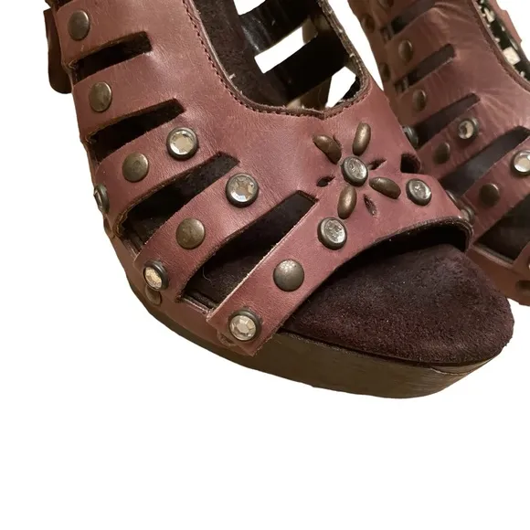 Isabella Fiore Brown Leather Shoes with Studs and rhinestones