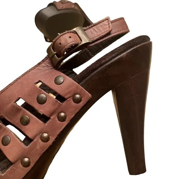 Isabella Fiore Brown Leather Shoes with Studs and rhinestones