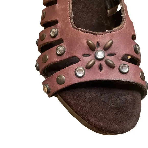 Isabella Fiore Brown Leather Shoes with Studs and rhinestones