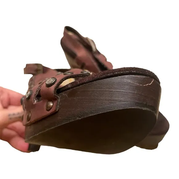 Isabella Fiore Brown Leather Shoes with Studs and rhinestones