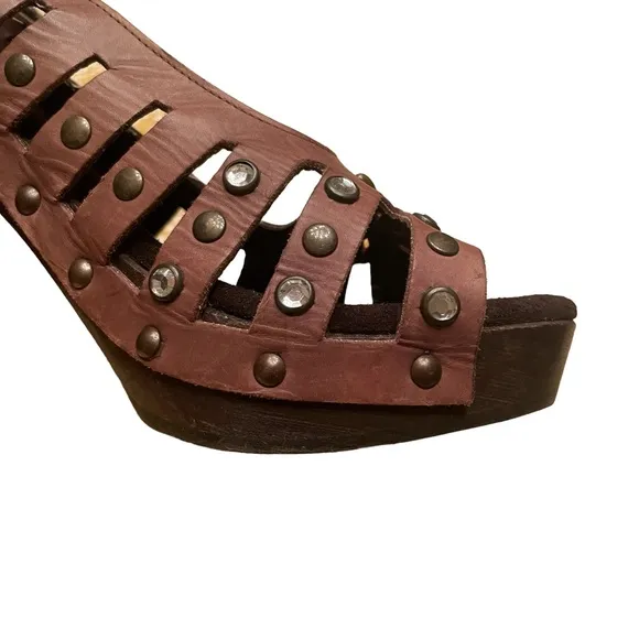 Isabella Fiore Brown Leather Shoes with Studs and rhinestones