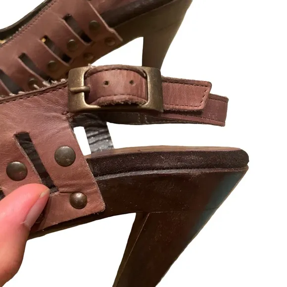 Isabella Fiore Brown Leather Shoes with Studs and rhinestones