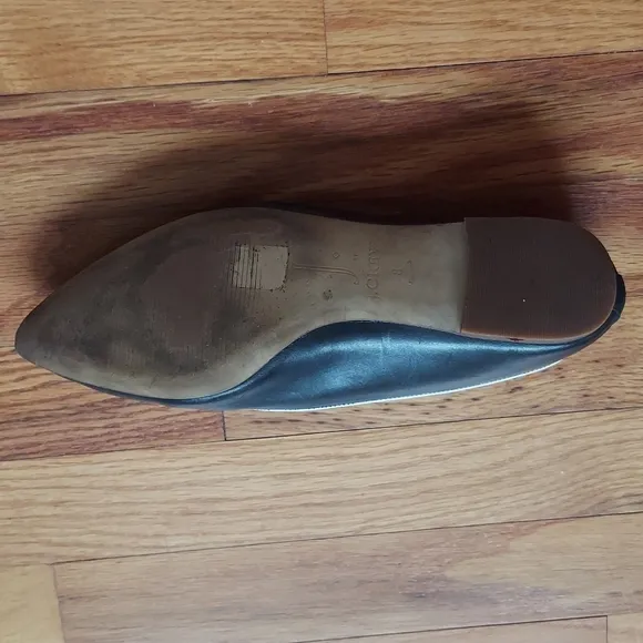 J. Crew Black Pointed Toe Leather Loafers With White Piping Detail Size 8 EUC