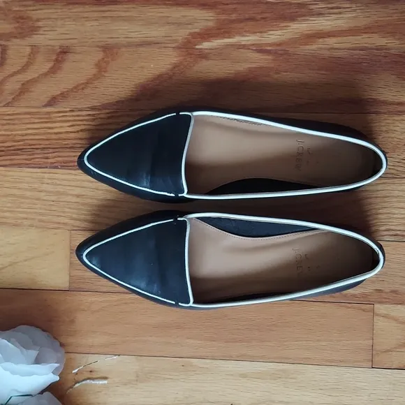 J. Crew Black Pointed Toe Leather Loafers With White Piping Detail Size 8 EUC