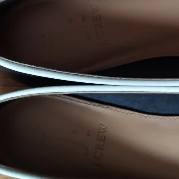 J. Crew Black Pointed Toe Leather Loafers With White Piping Detail Size 8 EUC