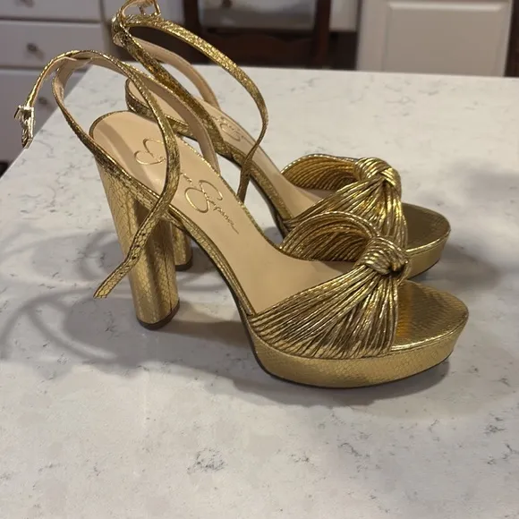 Jessica Simpson | gold “Immie” heels, sz 9