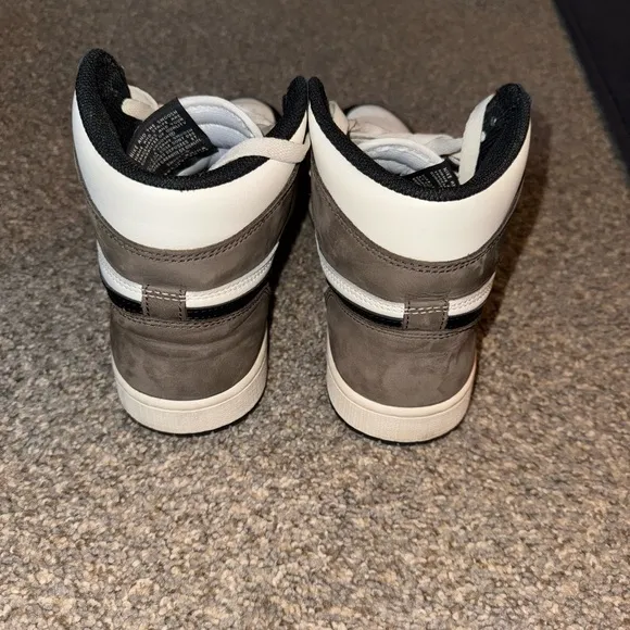 Jordan 1 High OG “Mocha” Size 8.5M