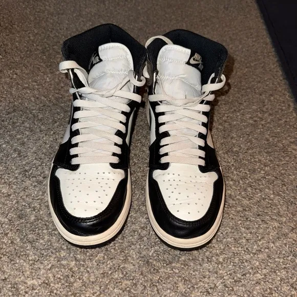 Jordan 1 High OG “Mocha” Size 8.5M