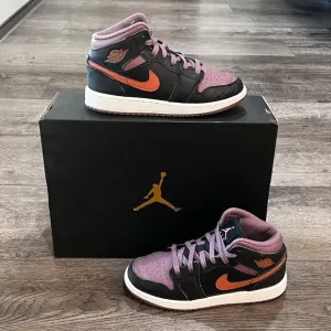 Jordan 1 Mid SE Black Sky J Mauve Sneakers Kids Size 4Y or Women's Size 5.5