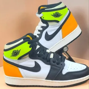 Jordan 1 Retro High 'White Black Volt University Gold (GS)