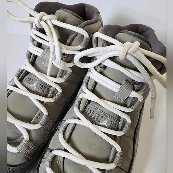 🏀Jordan 11 Retro Boys High Cool Grey Sneakers High Top Grey/White Shoes, sz 3Y
