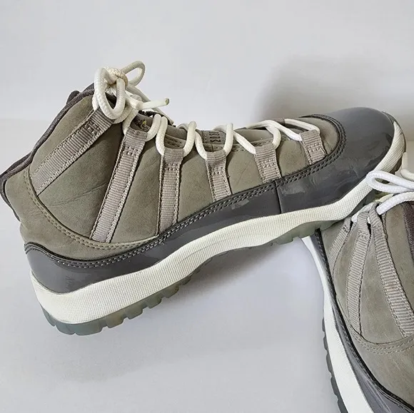 🏀Jordan 11 Retro Boys High Cool Grey Sneakers High Top Grey/White Shoes, sz 3Y