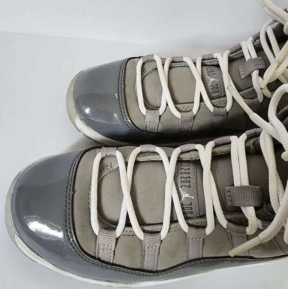 🏀Jordan 11 Retro Boys High Cool Grey Sneakers High Top Grey/White Shoes, sz 3Y