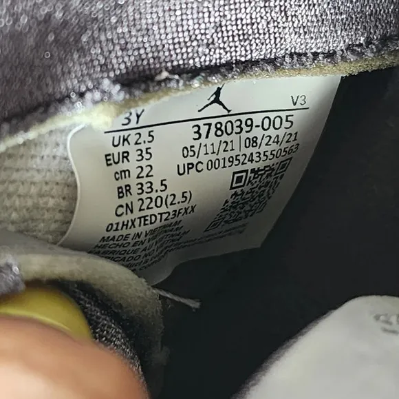 🏀Jordan 11 Retro Boys High Cool Grey Sneakers High Top Grey/White Shoes, sz 3Y