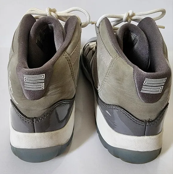 🏀Jordan 11 Retro Boys High Cool Grey Sneakers High Top Grey/White Shoes, sz 3Y