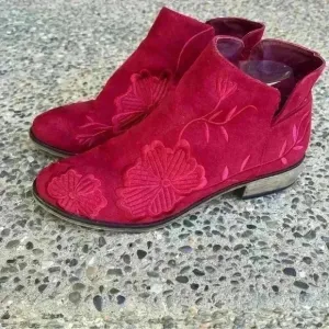 Journey Collection Tabitha Ankle Boots Wmn 8 Red Embroidered Faux Suede Fashion