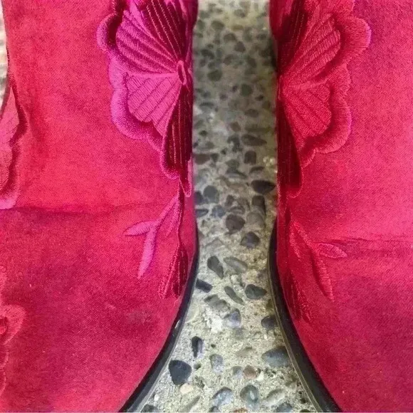 Journey Collection Tabitha Ankle Boots Wmn 8 Red Embroidered Faux Suede Fashion