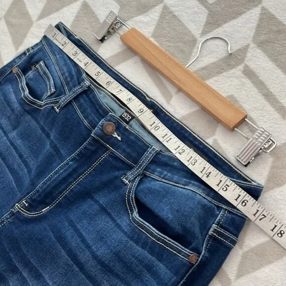 Judy Blue NWOT Women's Dark Wash Raw Hem Flare Jeans size 15/32