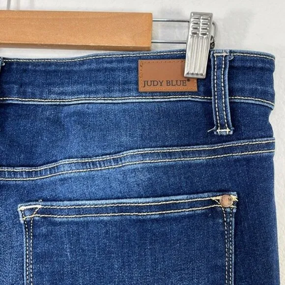 Judy Blue NWOT Women's Dark Wash Raw Hem Flare Jeans size 15/32