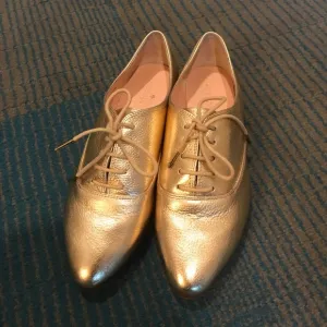 Kate Spade gold shoes 5.5