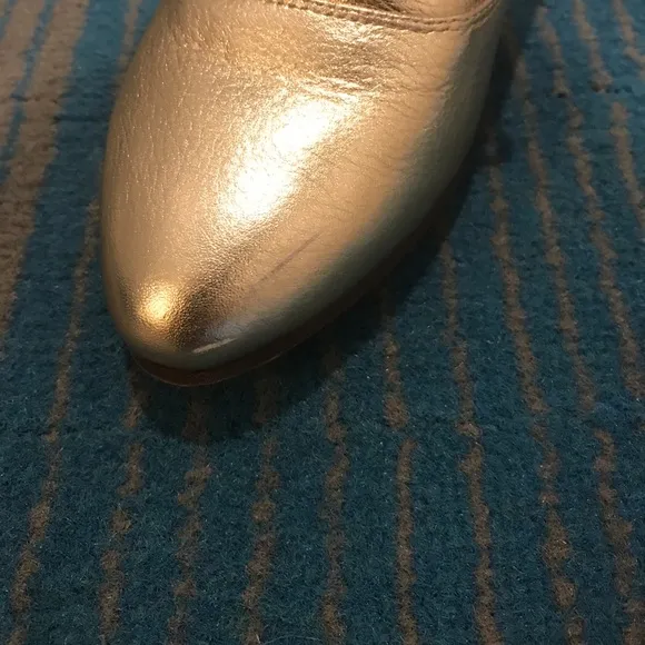 Kate Spade gold shoes 5.5