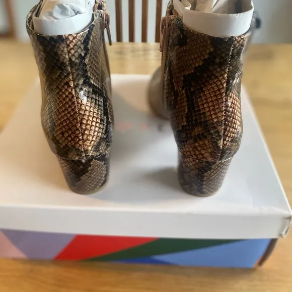 Katy Perry The Rich Snakeskin Ankle Boots Brown Women’s 5.5 NWT Box