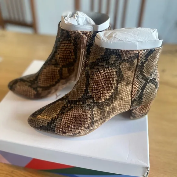 Katy Perry The Rich Snakeskin Ankle Boots Brown Women’s 5.5 NWT Box