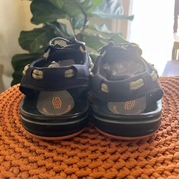 KEEN Uneek Stripes Sandals
