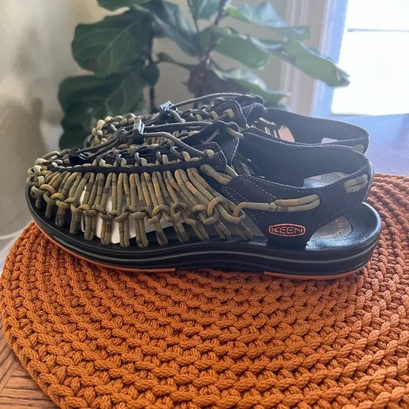 KEEN Uneek Stripes Sandals
