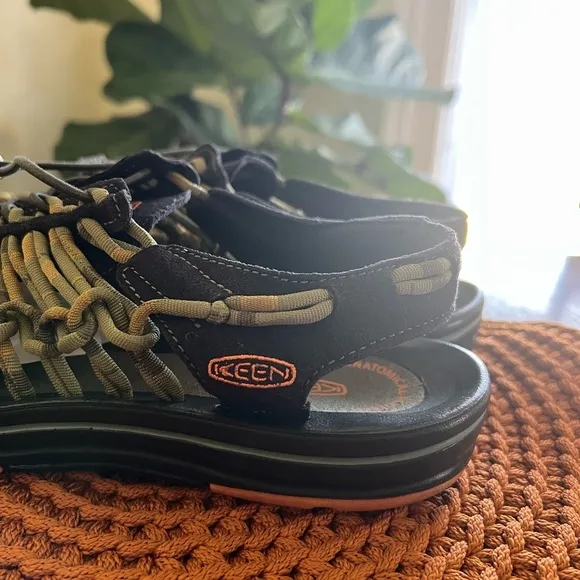 KEEN Uneek Stripes Sandals