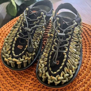 KEEN Uneek Stripes Sandals
