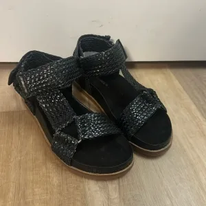 Kelsi Dagger Brooklyn Spark black woven sandals size 6.5