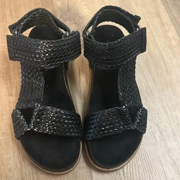 Kelsi Dagger Brooklyn Spark black woven sandals size 6.5